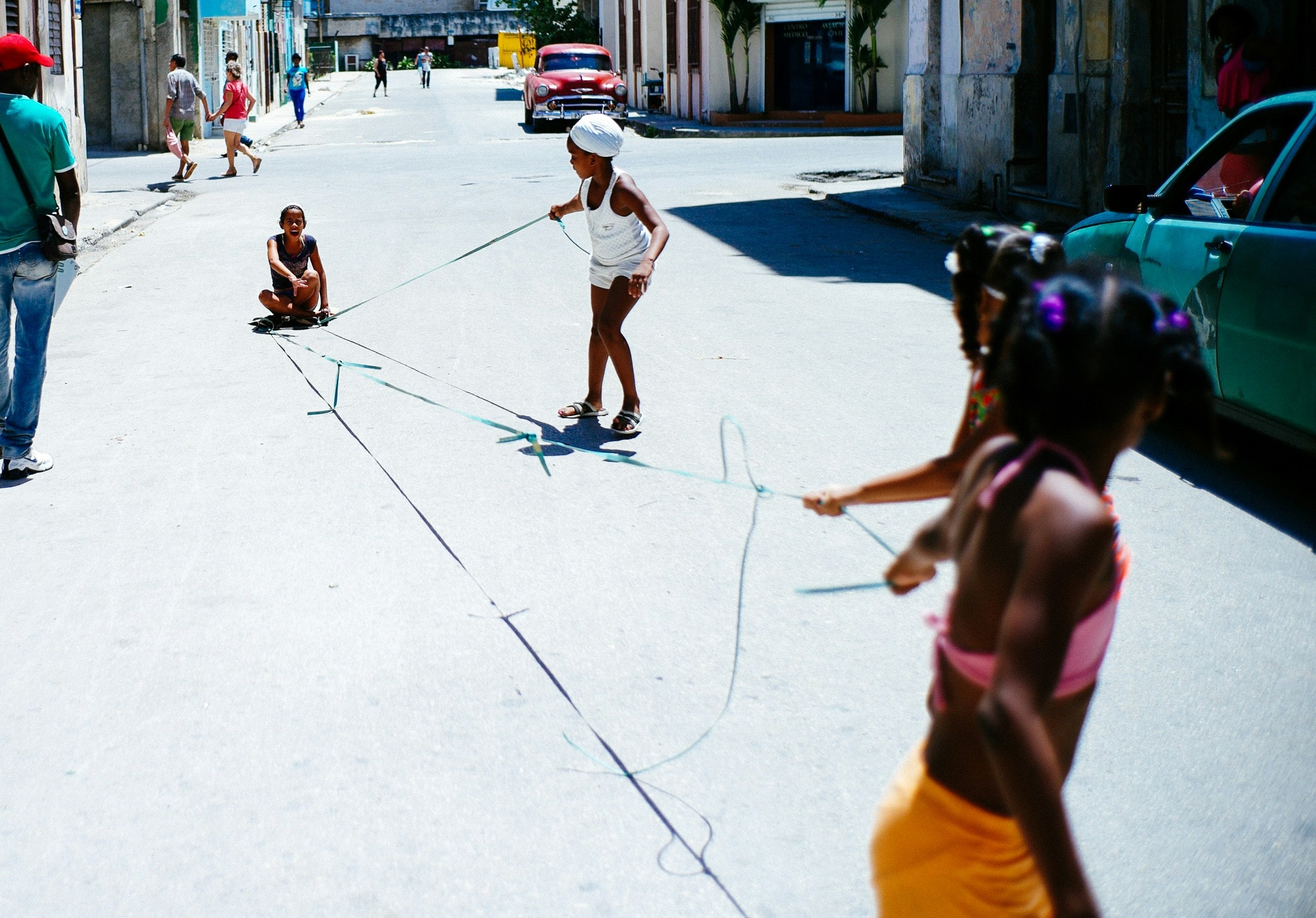 Children playing jump rope on a Havana street